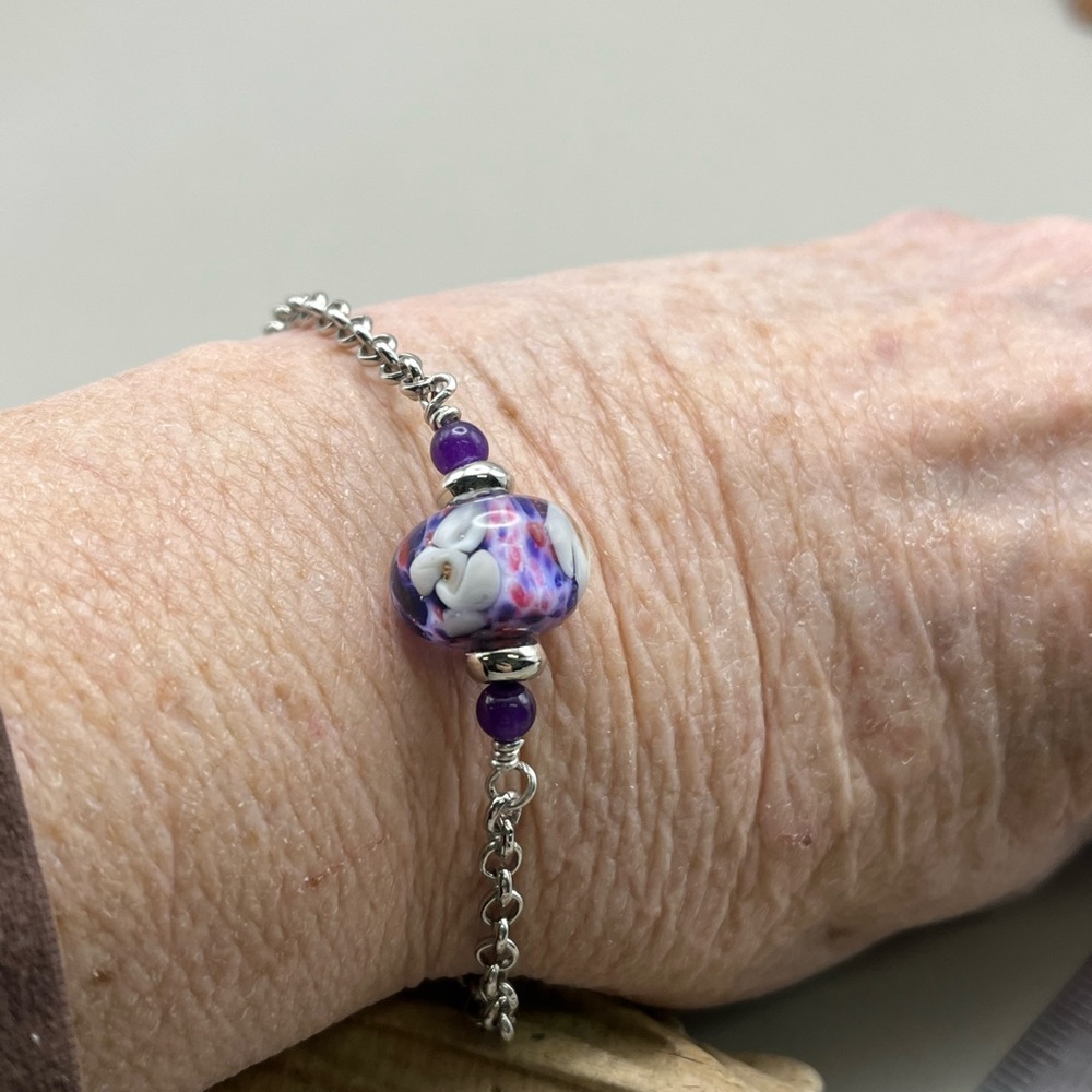 Silver and Purple Beaded Bracelet - Picture 4 of 7